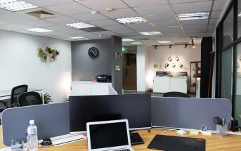 辦公室裝修效果圖：改造前后大不同！美感、效率兼顧的美式休閑辦公室