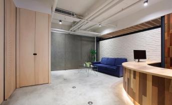 我的行事風格就是不呆板！25 年老屋蛻變?yōu)楠毺毓I(yè)風辦公室 